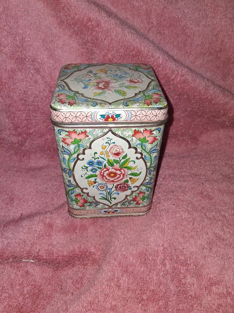 Vintage Floral Nestling Tin