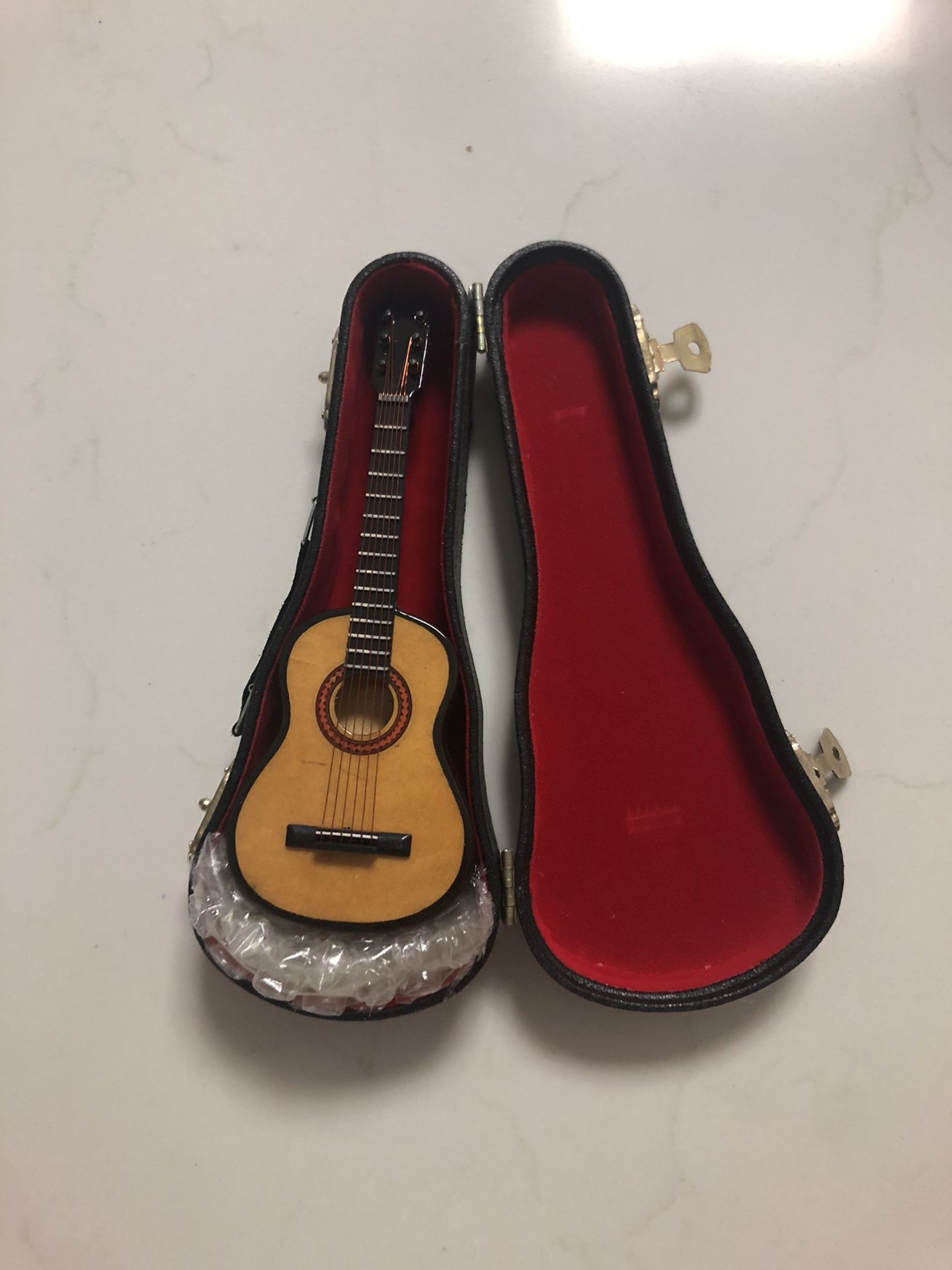 Tiny Collectible guitar with Stand A8 6” inches