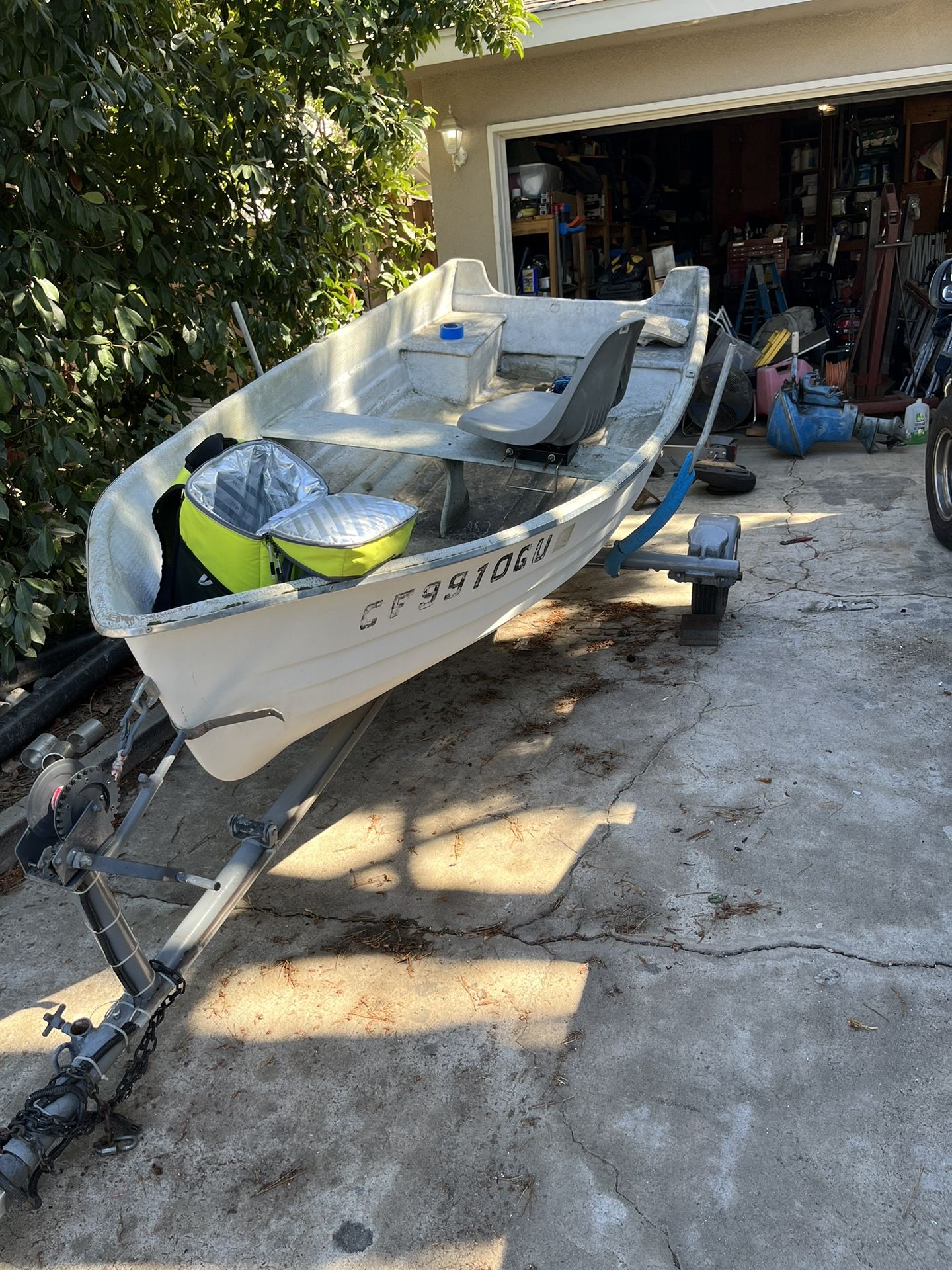 12ft Columbia Fiberglass Boat for Sale in Fresno, CA - OfferUp