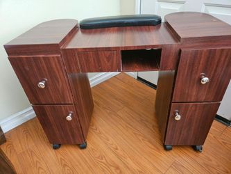 Nail work station
