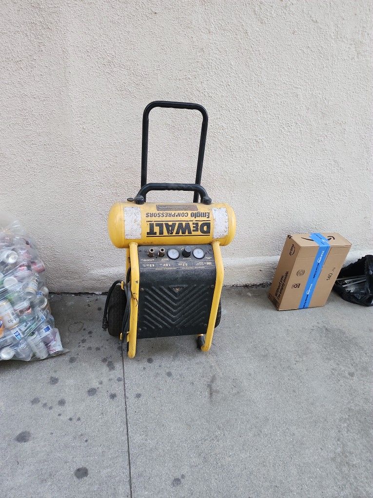 1.8 HP 4.5 Gal Dewalt Compressor To Be Fixed