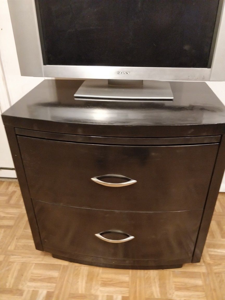 Like new modern solid wood big night stand with big drawers in very good condition"