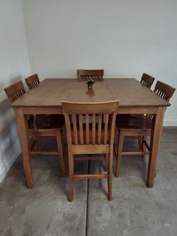 Table & 6 Chairs (built-in leaf) good condition