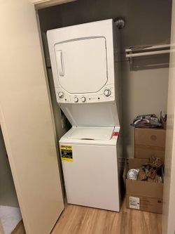 FrigidaireStacked Washer Dryer Unit / large capacity