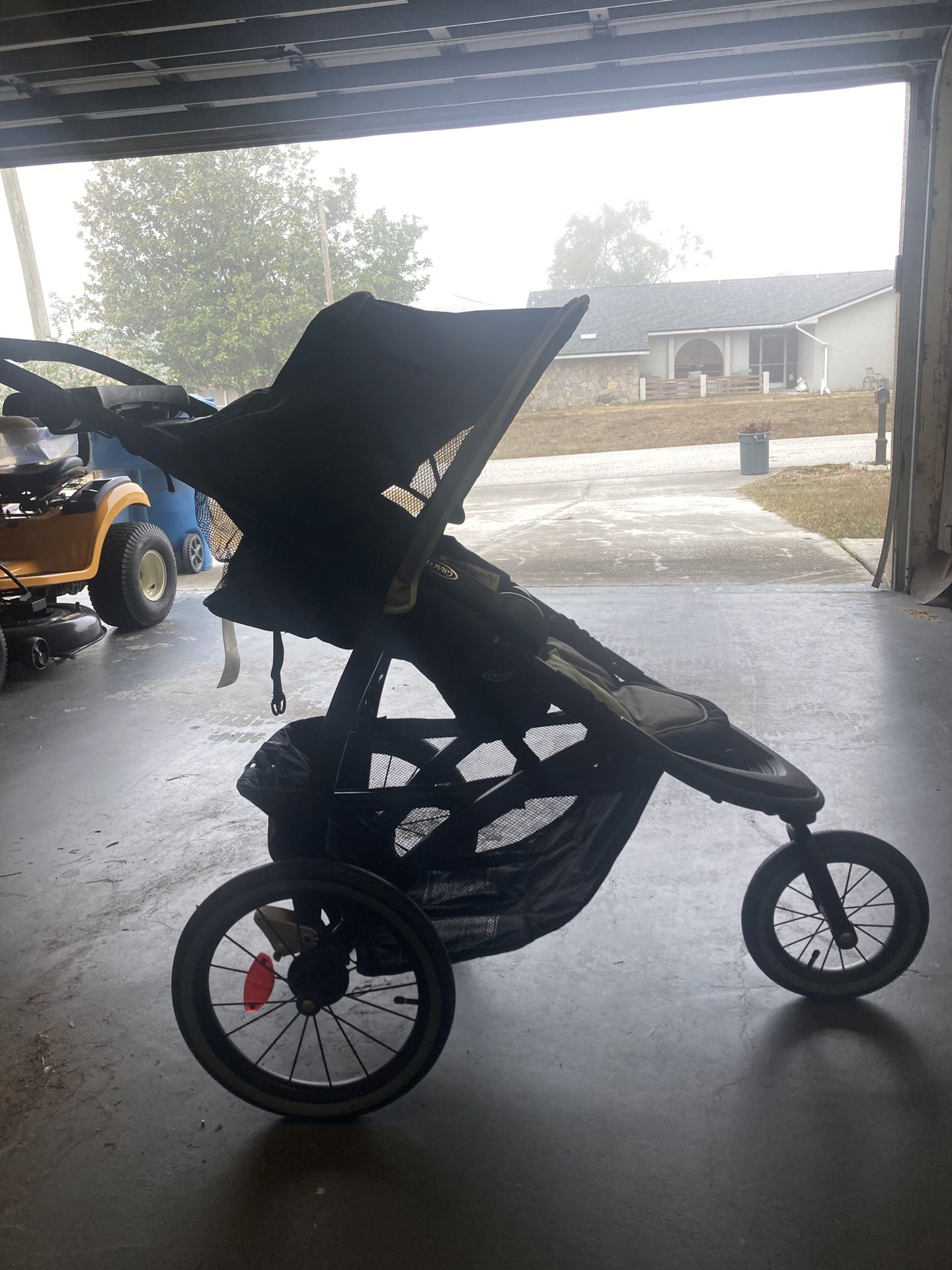 Graco Baby Stroller (3 wheel)
