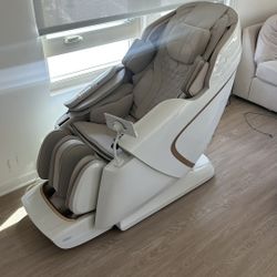 Luxury White Gold Advanced Massage Chair