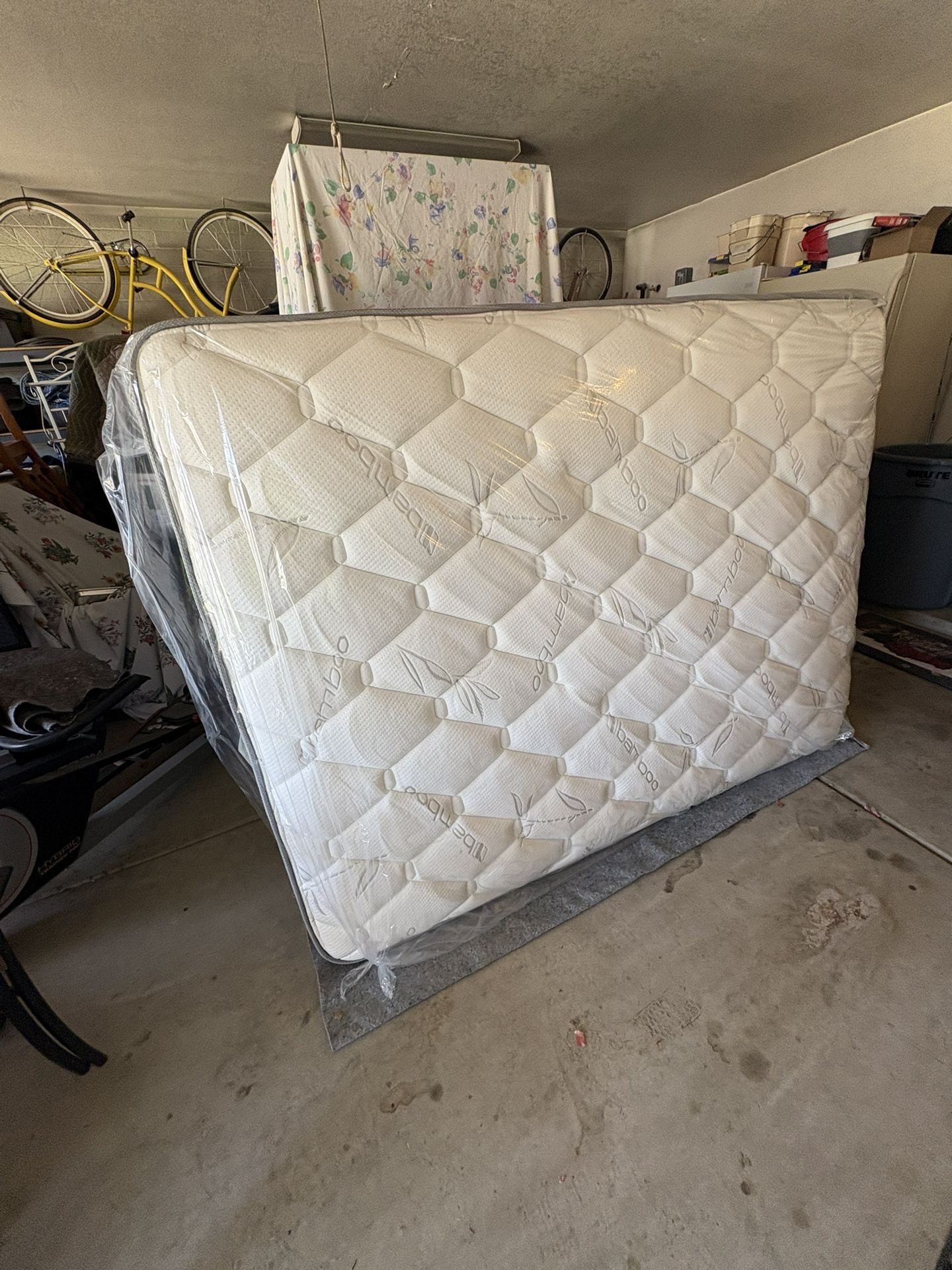 Queen Mattress Set- Like New
