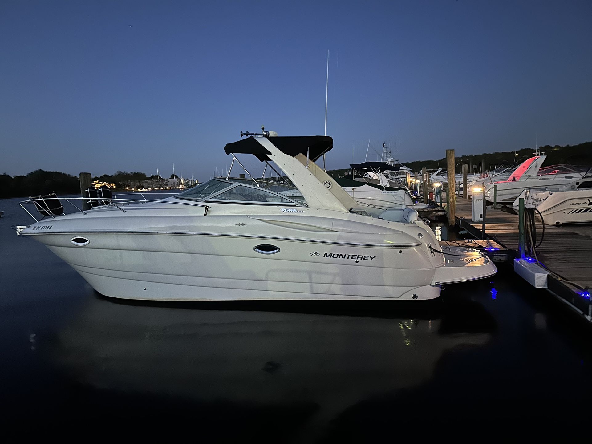 2005 Monterey 270