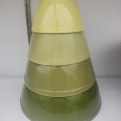 Vintage Green Pyrex Bowls Set