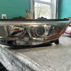 Toyota Highlander 2015 Front Left Light