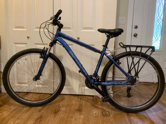 Specialized great condition, aluminum frame 17”, for rider 5’3-5’9, shimano 21 speeds, wheel 26”. Just tuned up. No issues. Pick up in Newporthill Bel
