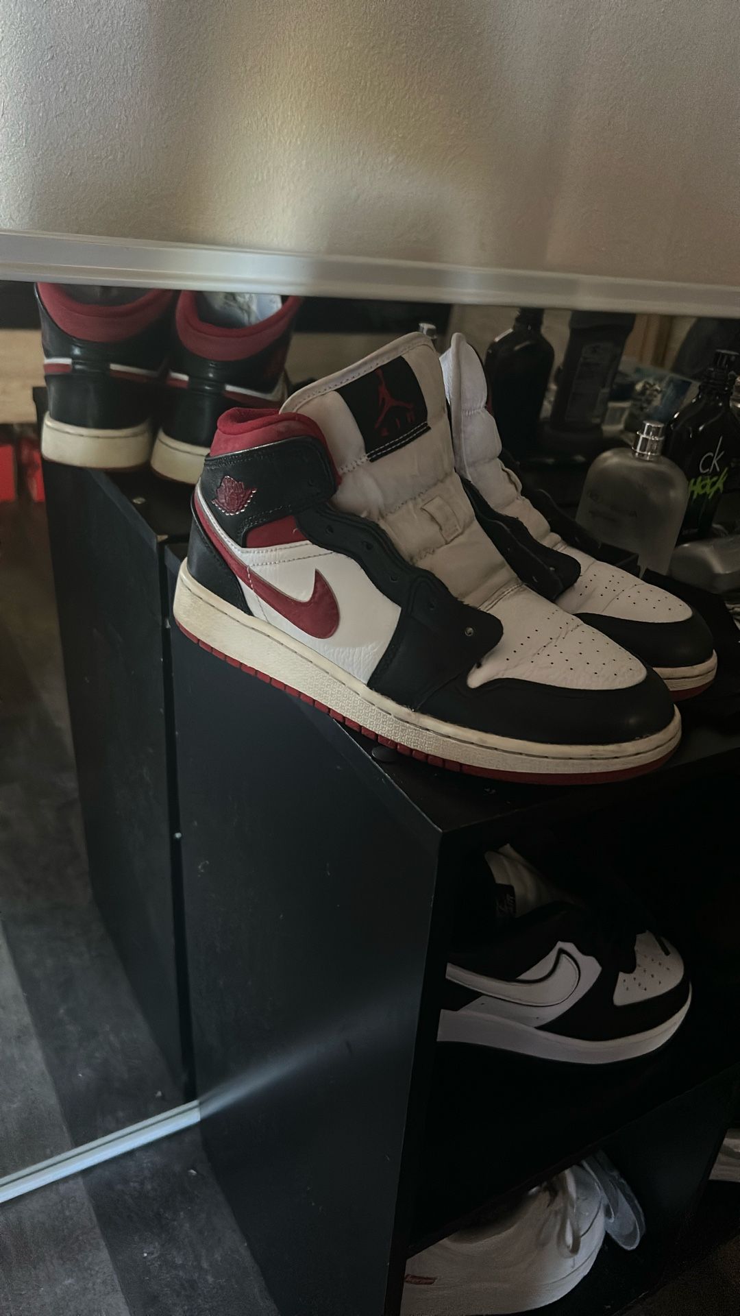 Air Jordan 1 Mid Youth Size 5Y