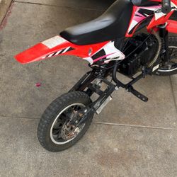 Motorcycle $300 Barley Used  Part Broken Costs Around 30$ Willing To Give It For 235
