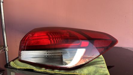 2017-2018 Kia Forte Right Passenger Side Tail Light 92402-B07 R