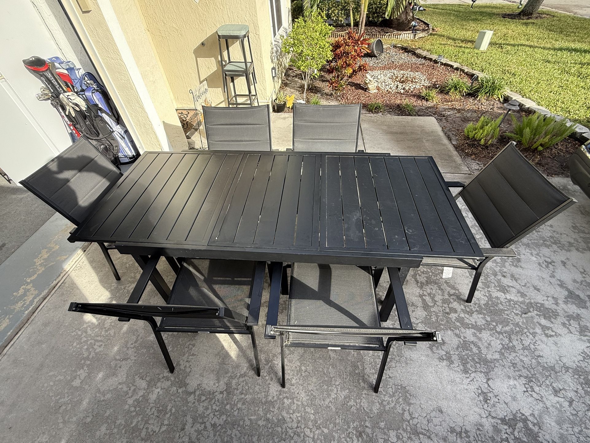 Patio Table With Leaf And 6 Chairs