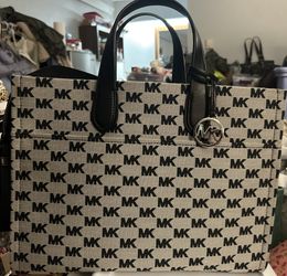 Micheal Kors Lg Canvas Tote