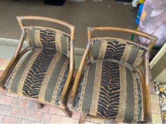 2 swivel rattan bastools