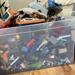 Lego Figures/ Lego Sets/ Loose Legos 