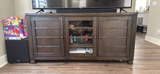 Entertainment center/ TV stand