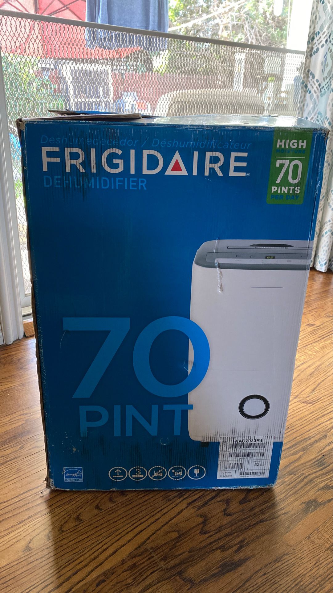 Frigidaire FFAD7033R1, 70 Pint, White Dehumidifier,