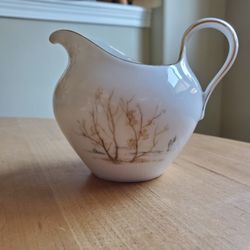 Seltmann Weiden Bavaria Liane #23500 Gold Trim Creamer