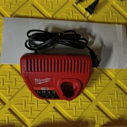 Milwaukee M12 Charger 