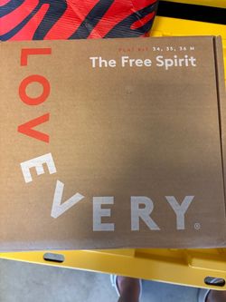Lovevery The Free Spirit Play Kit 34-36 Months