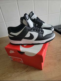 Nike Panda Dunks