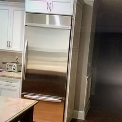 Built In Kitchen Aid Refirigerator