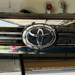 Toyota Tundra Grill