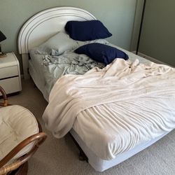 Lane White Lacquered Bedroom Set 
