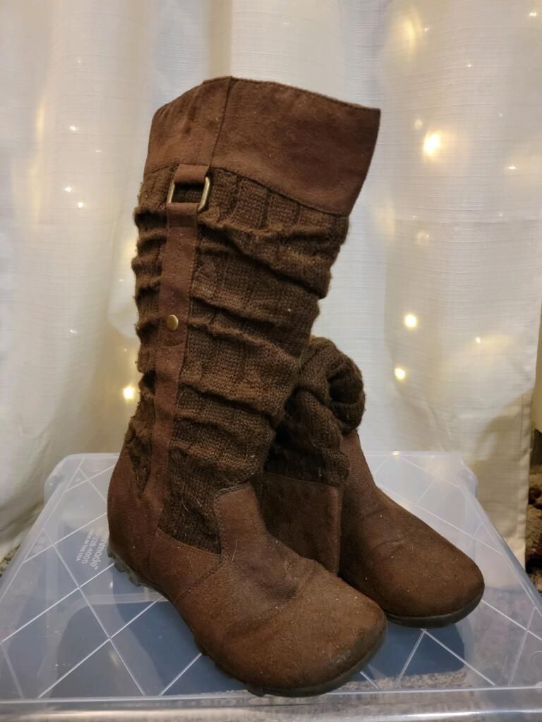 Brown Lace Up Boots With Fur Women’s Size 8
