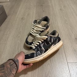 4 Pairs of Shoes- Must Go