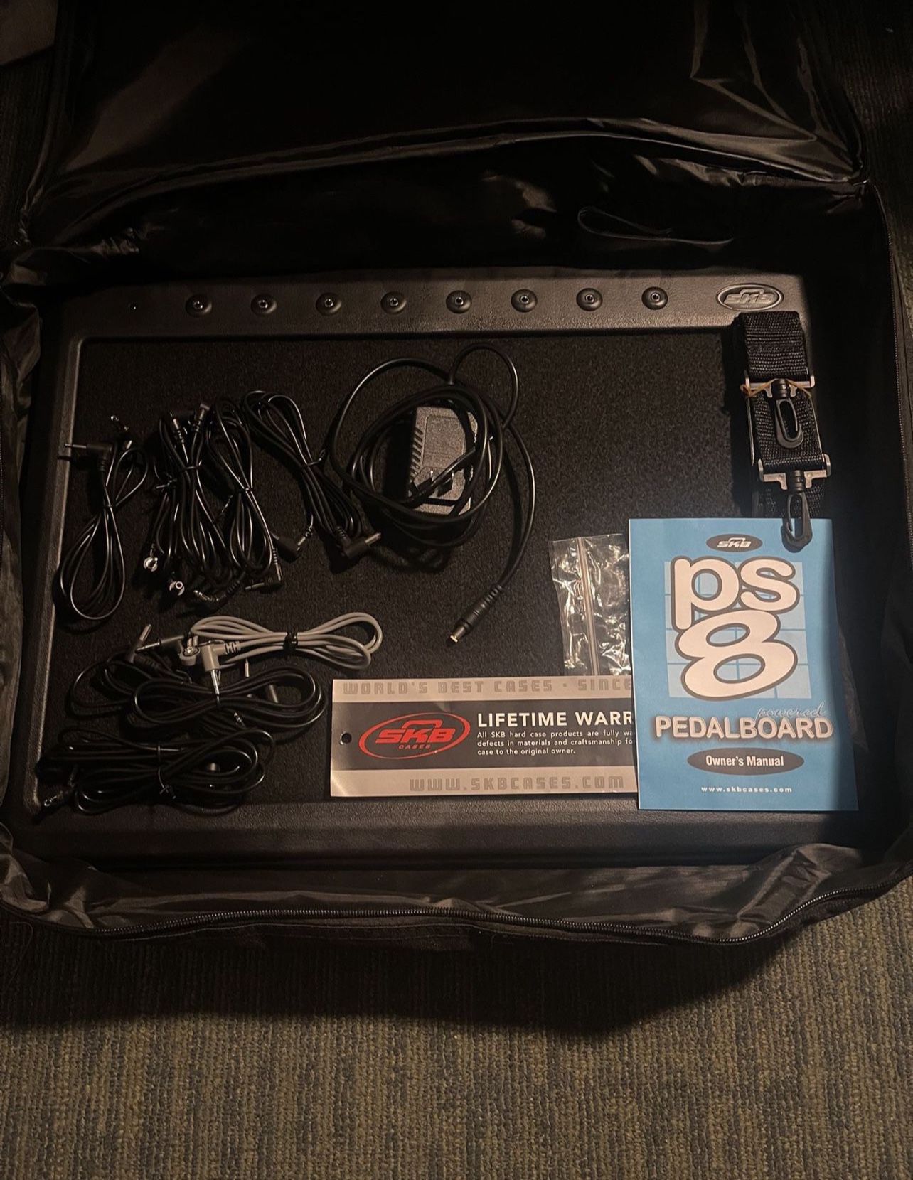 (NEGOTIABLE PRICE) Pedal Board For ELECTRIC GUITARS With All Wires And The Original Bag