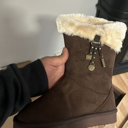Brand New Brown Uggs Size 7