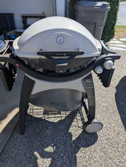 Weber 3000 Gas Grill + Cast Iron Grates, Griddle Insert & Propane Tank - $50 (Lynnwood)