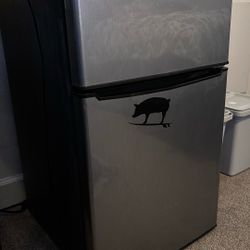 Medium Size Fridge/freezer