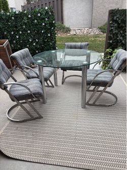 Dinning room with chairs