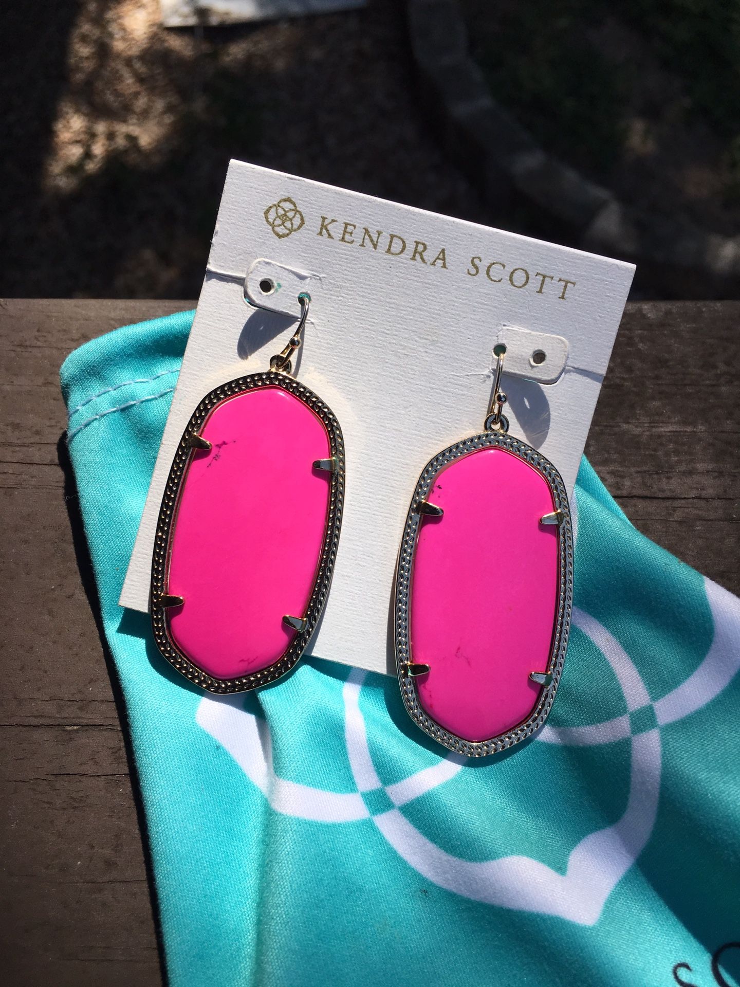 Kendra Scott Danielles earrings in bright pink!!!