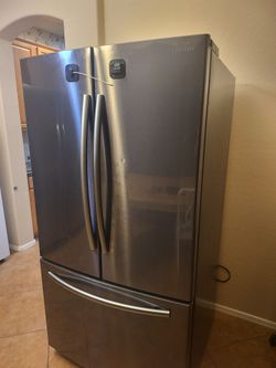26 cu. ft. French Door Refrigerator with Filtered Ice Maker in Black Stainless Steel