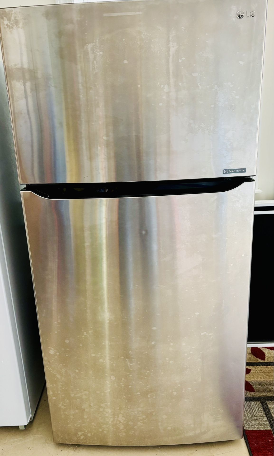LG refrigerator with icemaker