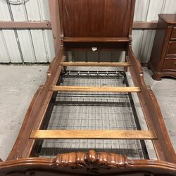 Princess 👑 Twin Bed With Trundle  & Dresser With Mirror