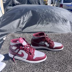 Air Jordan 1 Mid ‘Team Red/Grey’