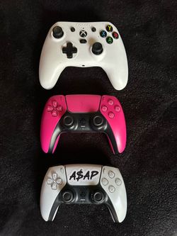 PS5 & XBOX controllers