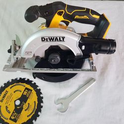 DeWALT DCS565B 20V Max Brushless 6.5 Cordless Circular Saw ( Tool only)

