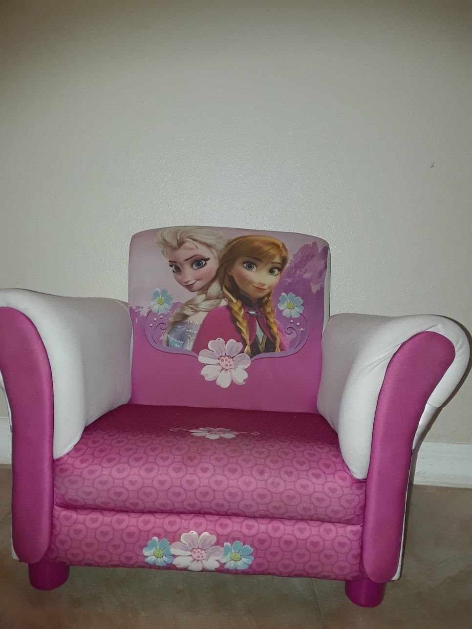 Disney frozen toddler Sofa chair!