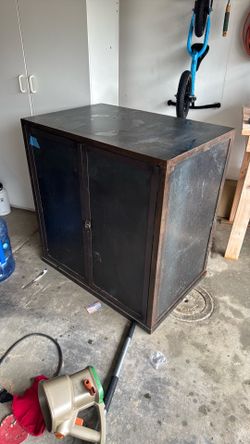 Garage storage cabinet