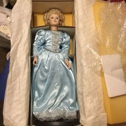The Danbury Mint Cinderella With Certificate Of Ownership