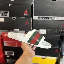 DS Gucci Rubber Pool Slides White size 9.5