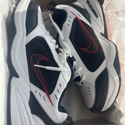 Nike Air Monarch IV Men’s Sneakers